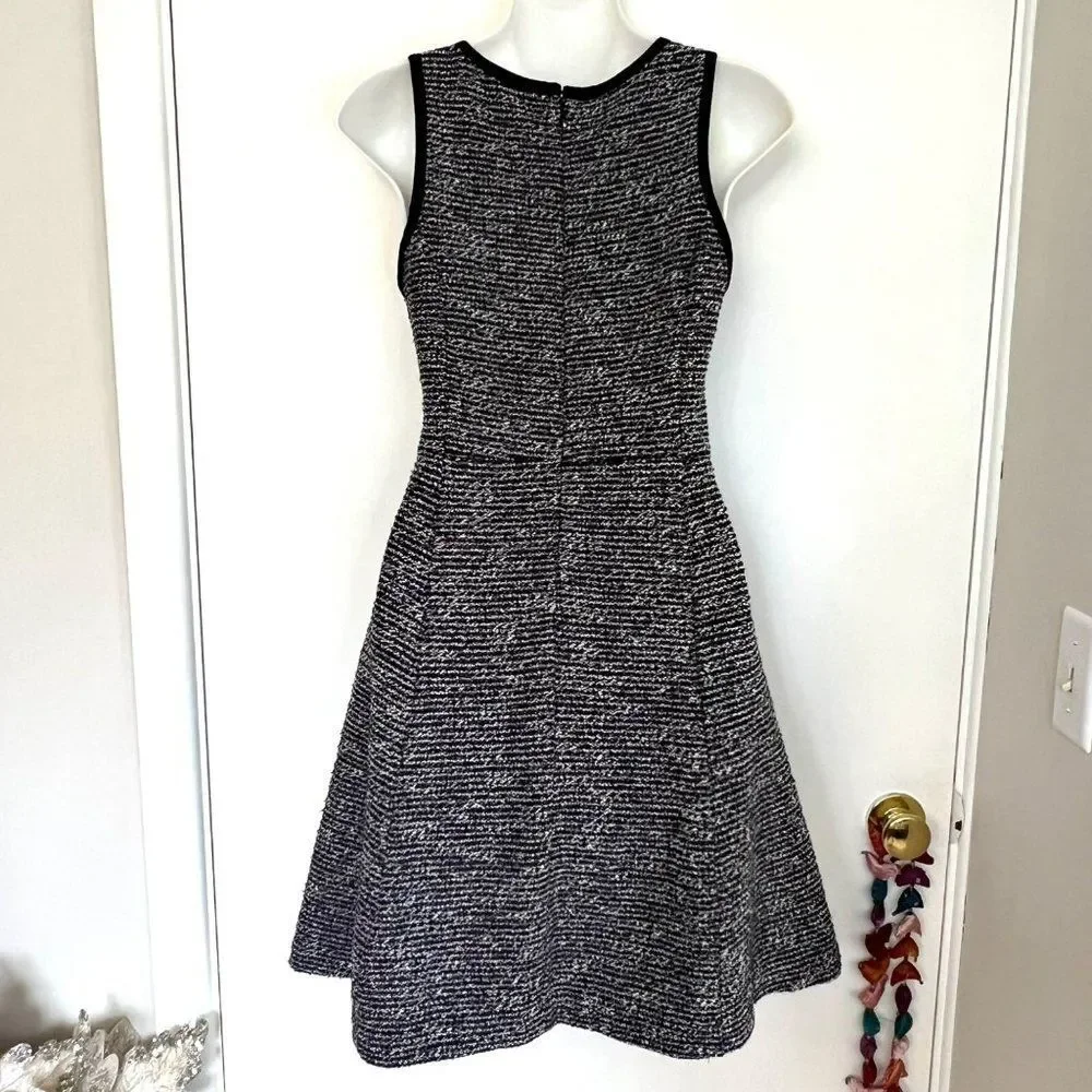 J CREW NAVY BLUE & OFF WHITE TEXTURED STRIPE SLEEVELESS DRESS SIZE 2